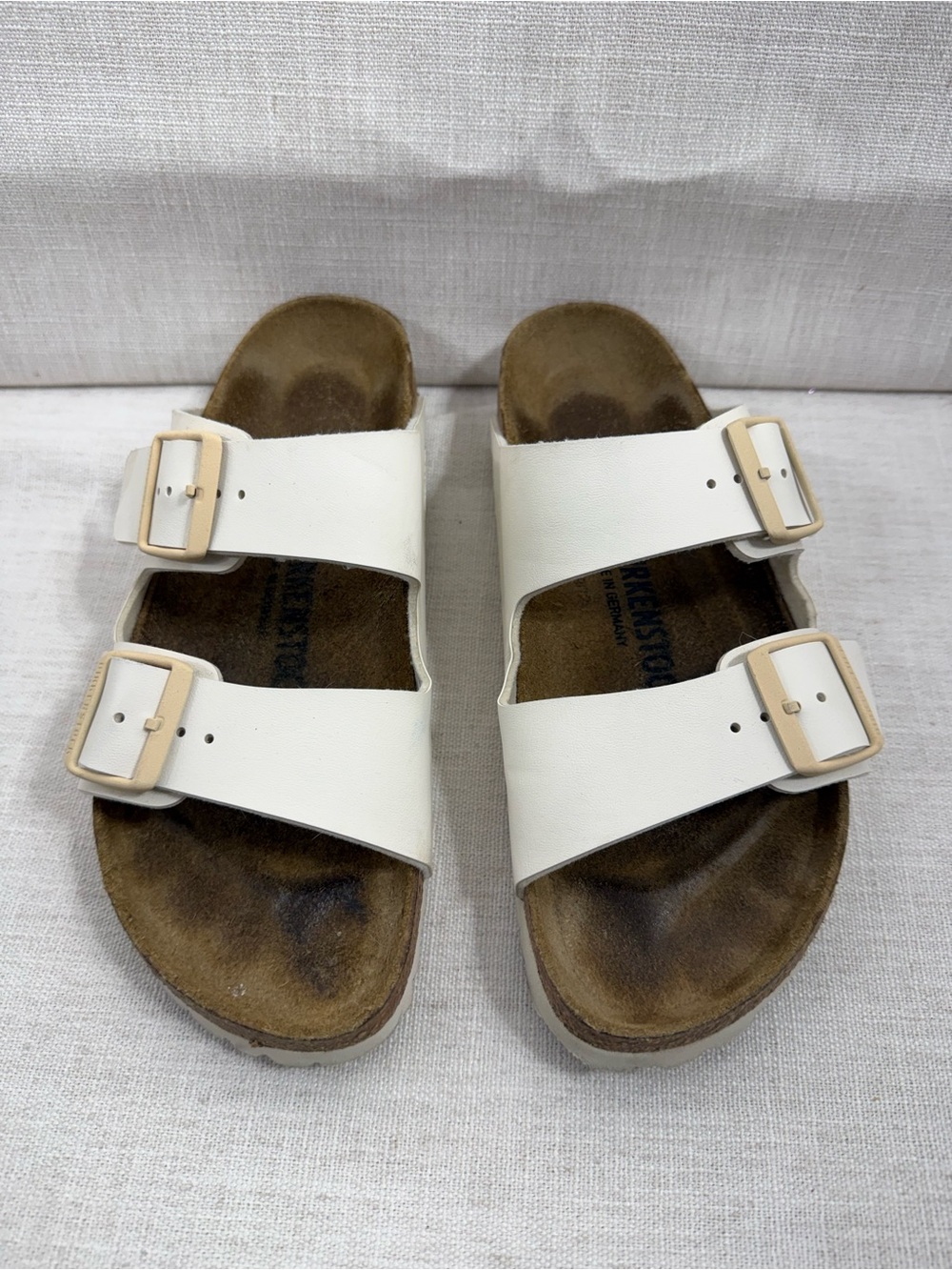 Birkenstock White Two-Strap Sandals with Tan Footbed Arizona Birko -flor